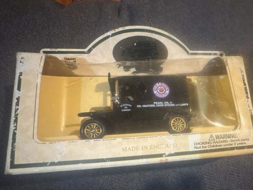 LLEDO STANDARD OIL CHEVRON DIE CAST 1927 FORD MODEL T PEARL OIL NEW IN BOX